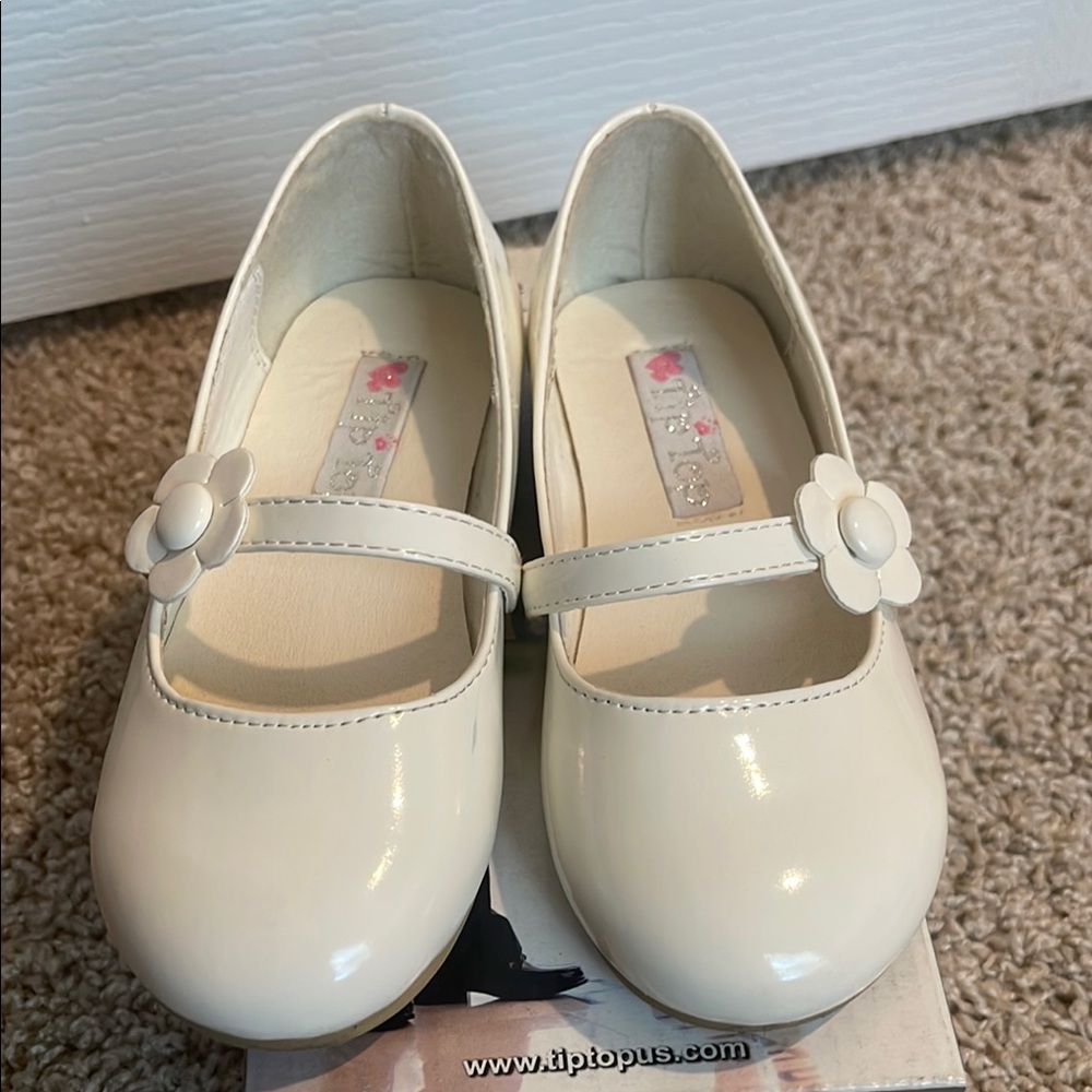 Cream Patent Leather Dress Shoes with Strap